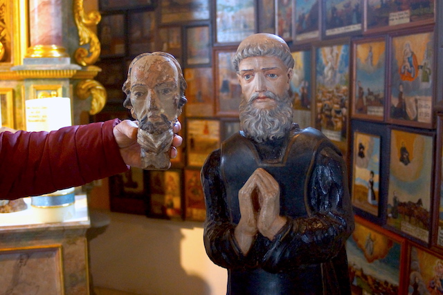 St Hermann betet mit Kopf