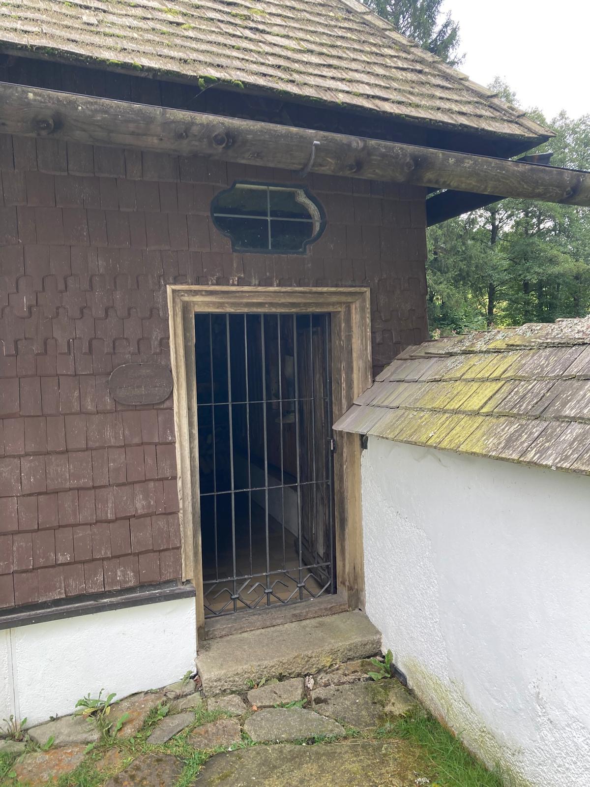 Einsiedeleikapelle St. Hermann außen 1